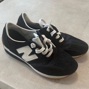 New Balance 320 Black and White Sneakers